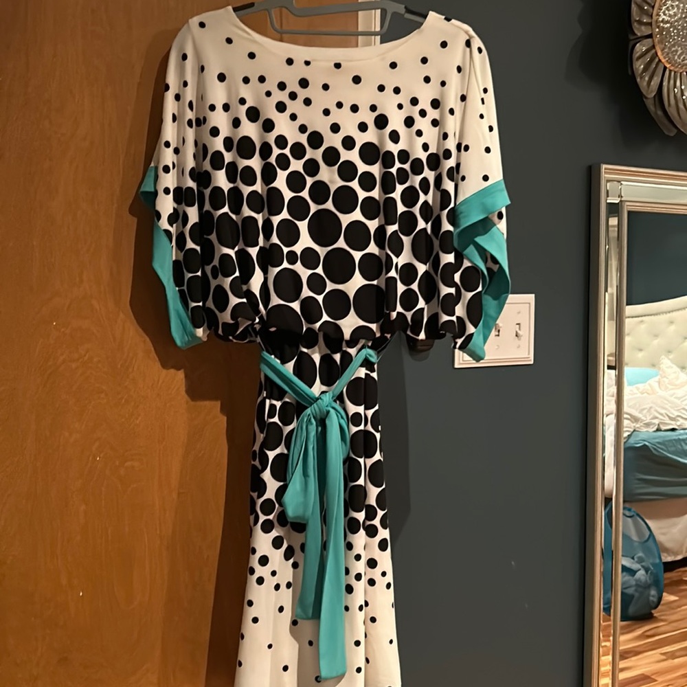 Flutter sleeve dress